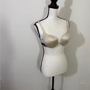 Maidenform Cream Bra Display Intimates